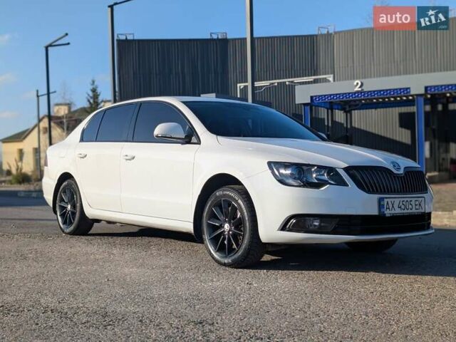 Белый Шкода Суперб, объемом двигателя 1.8 л и пробегом 140 тыс. км за 11300 $, фото 1 на Automoto.ua