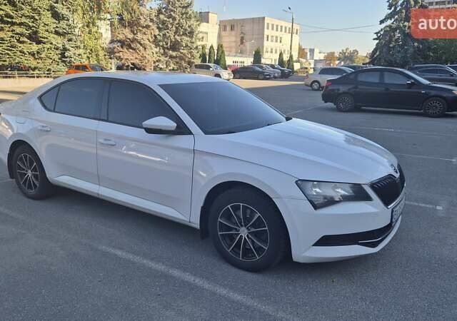 Білий Шкода Суперб, об'ємом двигуна 1.8 л та пробігом 250 тис. км за 12000 $, фото 1 на Automoto.ua