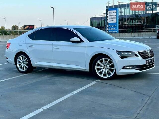 Білий Шкода Суперб, об'ємом двигуна 1.6 л та пробігом 220 тис. км за 15900 $, фото 1 на Automoto.ua