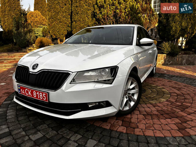 Белый Шкода Суперб, объемом двигателя 2 л и пробегом 255 тыс. км за 15500 $, фото 1 на Automoto.ua