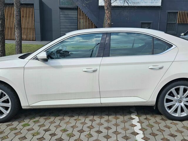 Білий Шкода Суперб, об'ємом двигуна 1.8 л та пробігом 144 тис. км за 17200 $, фото 1 на Automoto.ua