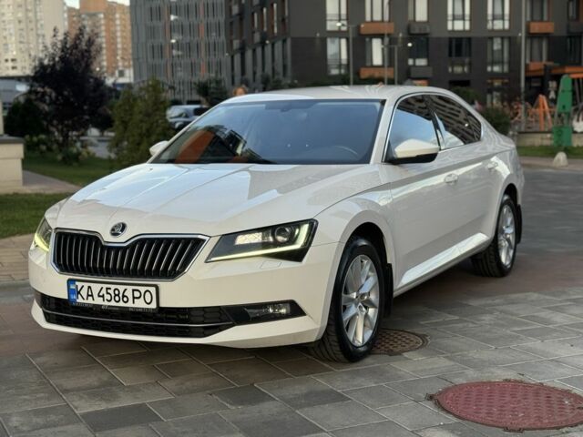 Белый Шкода Суперб, объемом двигателя 1.8 л и пробегом 218 тыс. км за 16500 $, фото 1 на Automoto.ua