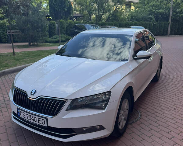 Белый Шкода Суперб, объемом двигателя 1.8 л и пробегом 159 тыс. км за 17900 $, фото 1 на Automoto.ua