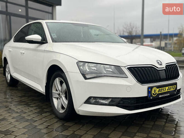 Белый Шкода Суперб, объемом двигателя 1.6 л и пробегом 197 тыс. км за 14999 $, фото 1 на Automoto.ua