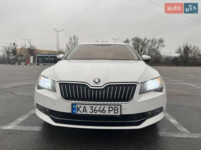 Белый Шкода Суперб, объемом двигателя 1.8 л и пробегом 115 тыс. км за 21300 $, фото 1 на Automoto.ua