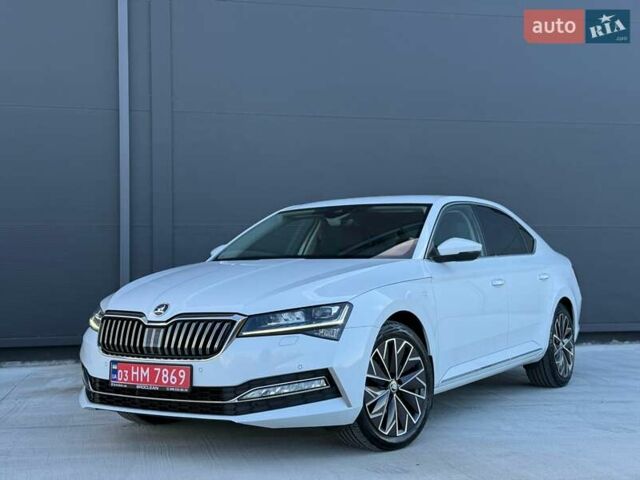 Белый Шкода Суперб, объемом двигателя 2 л и пробегом 171 тыс. км за 30699 $, фото 1 на Automoto.ua
