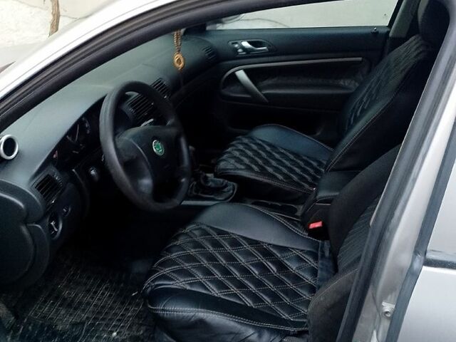 Бежевый Шкода Суперб, объемом двигателя 1.8 л и пробегом 350 тыс. км за 4500 $, фото 1 на Automoto.ua