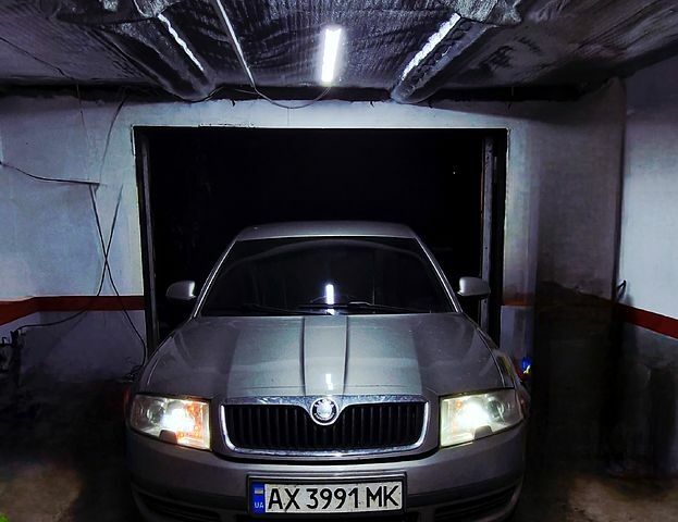 Бежевий Шкода Суперб, об'ємом двигуна 1.8 л та пробігом 0 тис. км за 5500 $, фото 1 на Automoto.ua