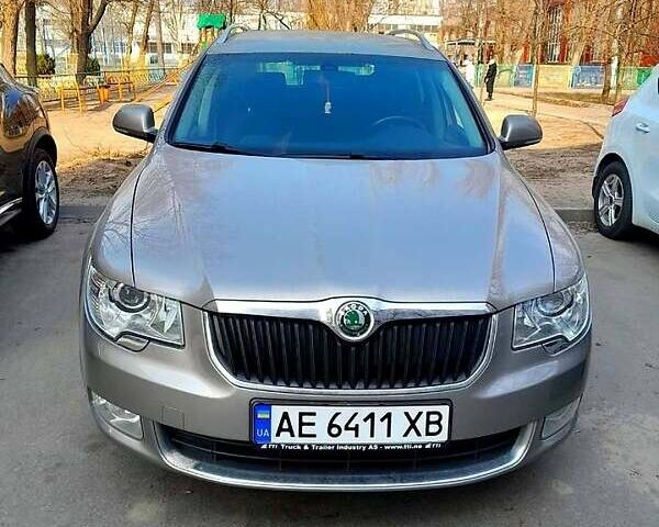 Бежевый Шкода Суперб, объемом двигателя 2 л и пробегом 300 тыс. км за 11500 $, фото 1 на Automoto.ua