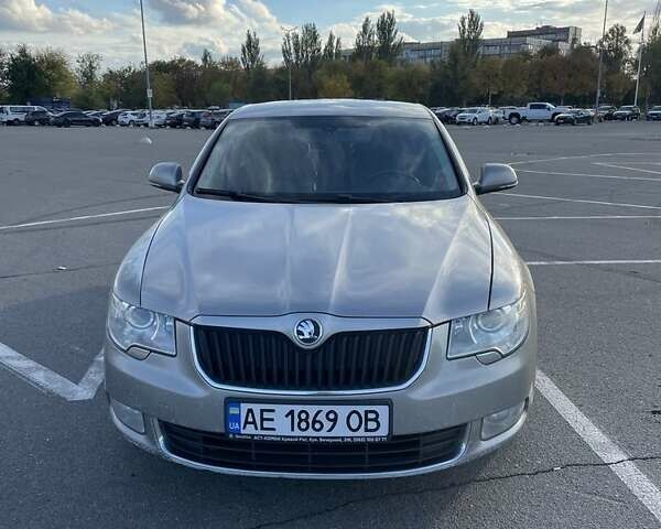 Бежевый Шкода Суперб, объемом двигателя 1.8 л и пробегом 248 тыс. км за 9000 $, фото 1 на Automoto.ua