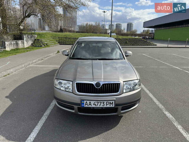 Бежевий Шкода Суперб, об'ємом двигуна 1.8 л та пробігом 250 тис. км за 6500 $, фото 1 на Automoto.ua