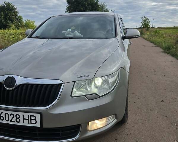 Бежевий Шкода Суперб, об'ємом двигуна 1.8 л та пробігом 195 тис. км за 9500 $, фото 1 на Automoto.ua