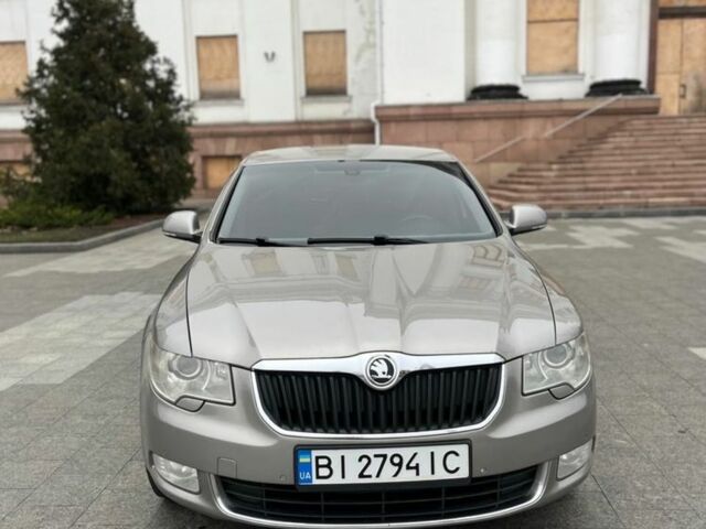 Бежевий Шкода Суперб, об'ємом двигуна 2 л та пробігом 255 тис. км за 10600 $, фото 1 на Automoto.ua