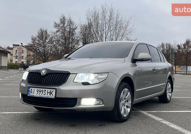 Бежевый Шкода Суперб, объемом двигателя 1.8 л и пробегом 245 тыс. км за 7800 $, фото 1 на Automoto.ua