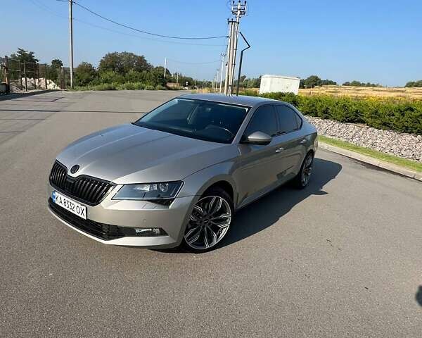 Бежевий Шкода Суперб, об'ємом двигуна 1.6 л та пробігом 205 тис. км за 17900 $, фото 1 на Automoto.ua