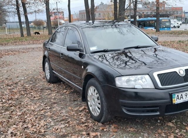 Черный Шкода Суперб, объемом двигателя 1.8 л и пробегом 302 тыс. км за 4500 $, фото 1 на Automoto.ua