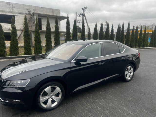 Черный Шкода Суперб, объемом двигателя 2 л и пробегом 274 тыс. км за 15921 $, фото 1 на Automoto.ua