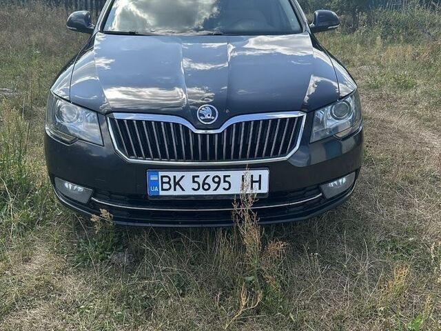 Черный Шкода Суперб, объемом двигателя 2 л и пробегом 333 тыс. км за 12825 $, фото 1 на Automoto.ua