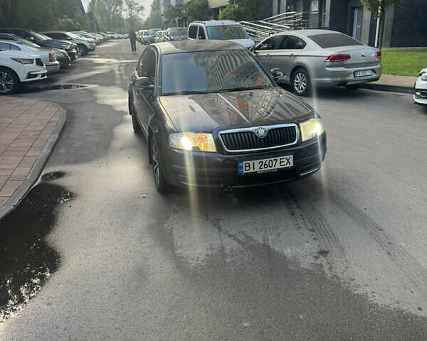Черный Шкода Суперб, объемом двигателя 1.78 л и пробегом 289 тыс. км за 6100 $, фото 1 на Automoto.ua