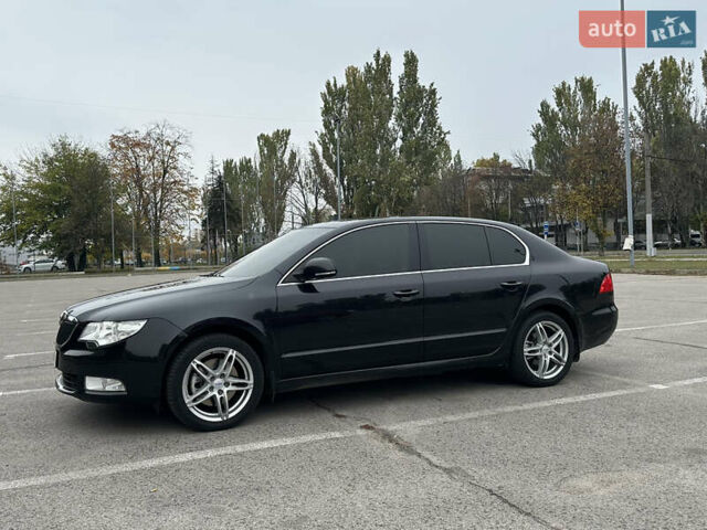 Шкода Суперб 2010 у Запоріжжя на Automoto.ua Чорний Шкода Суперб, об'ємом двигуна 1.8 л та пробігом 212 тис. км за 10500 $, фото 1 на Automoto.ua