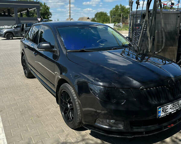 Черный Шкода Суперб, объемом двигателя 2 л и пробегом 280 тыс. км за 10700 $, фото 1 на Automoto.ua