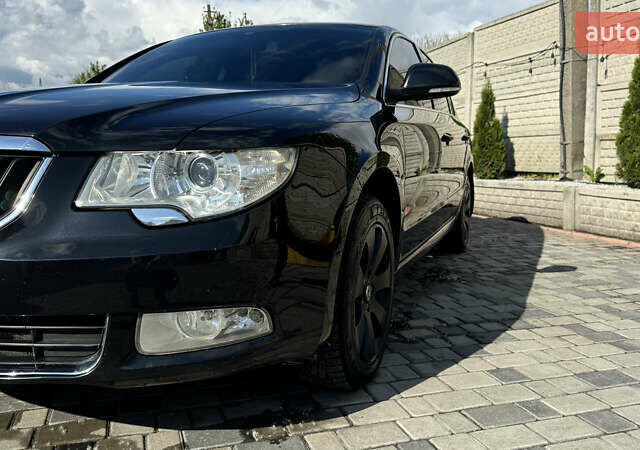 Черный Шкода Суперб, объемом двигателя 1.8 л и пробегом 147 тыс. км за 11300 $, фото 1 на Automoto.ua