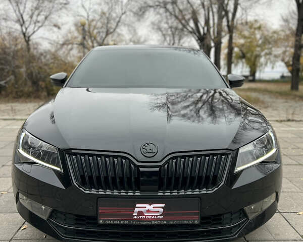 Черный Шкода Суперб, объемом двигателя 1.98 л и пробегом 174 тыс. км за 17500 $, фото 1 на Automoto.ua