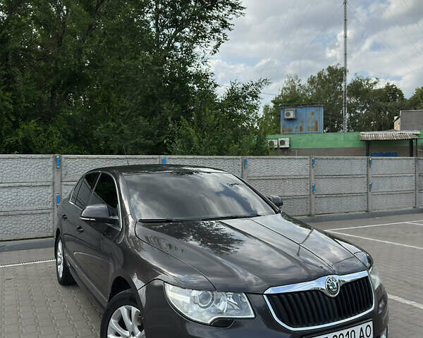 Коричневый Шкода Суперб, объемом двигателя 1.8 л и пробегом 280 тыс. км за 8350 $, фото 1 на Automoto.ua