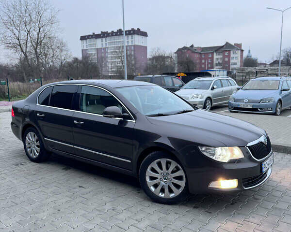 Коричневый Шкода Суперб, объемом двигателя 2 л и пробегом 337 тыс. км за 8900 $, фото 1 на Automoto.ua