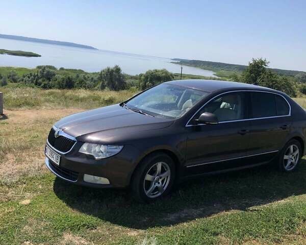 Коричневый Шкода Суперб, объемом двигателя 2 л и пробегом 270 тыс. км за 7500 $, фото 1 на Automoto.ua