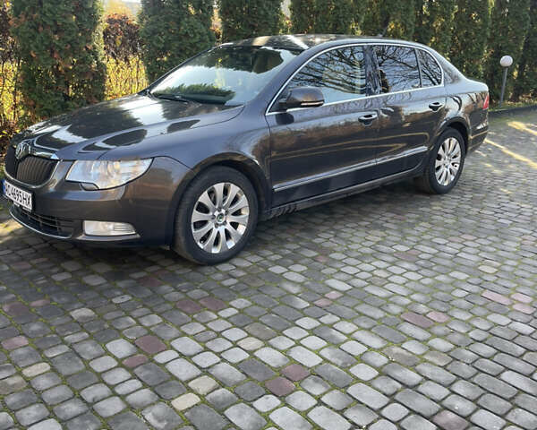 Коричневый Шкода Суперб, объемом двигателя 1.97 л и пробегом 337 тыс. км за 8600 $, фото 1 на Automoto.ua