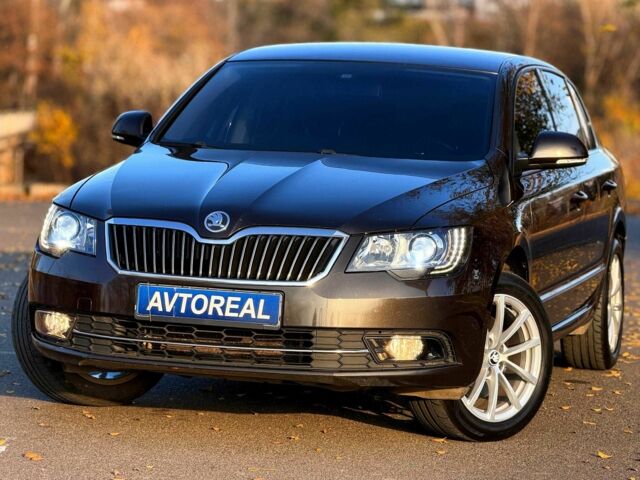 Коричневый Шкода Суперб, объемом двигателя 0 л и пробегом 235 тыс. км за 12600 $, фото 1 на Automoto.ua