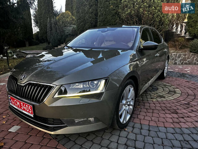 Коричневий Шкода Суперб, об'ємом двигуна 2 л та пробігом 247 тис. км за 18700 $, фото 1 на Automoto.ua