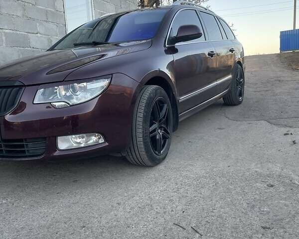 Красный Шкода Суперб, объемом двигателя 2 л и пробегом 360 тыс. км за 8700 $, фото 1 на Automoto.ua