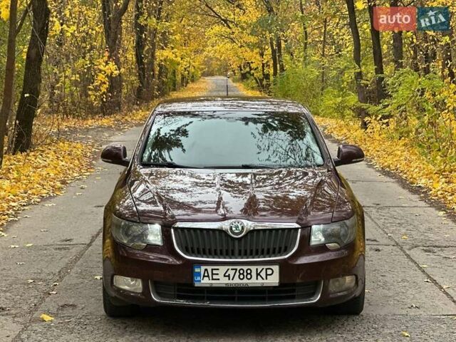 Красный Шкода Суперб, объемом двигателя 1.8 л и пробегом 197 тыс. км за 7399 $, фото 1 на Automoto.ua