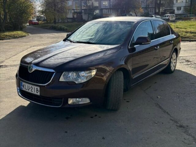 Красный Шкода Суперб, объемом двигателя 2 л и пробегом 270 тыс. км за 4000 $, фото 1 на Automoto.ua