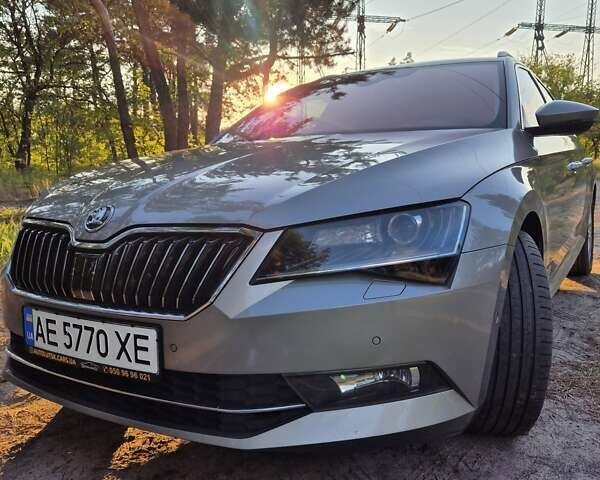 Желтый Шкода Суперб, объемом двигателя 1.97 л и пробегом 240 тыс. км за 17500 $, фото 1 на Automoto.ua