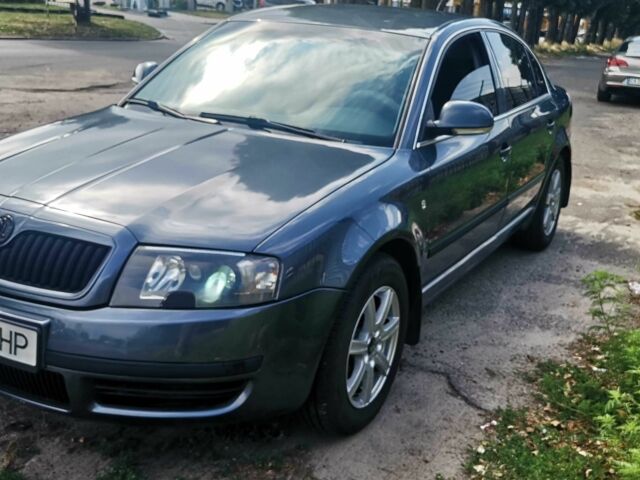 Сірий Шкода Суперб, об'ємом двигуна 2 л та пробігом 220 тис. км за 5800 $, фото 1 на Automoto.ua
