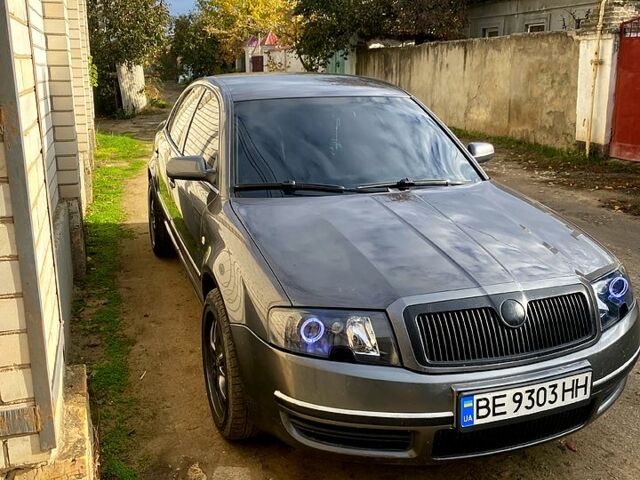 Серый Шкода Суперб, объемом двигателя 2.5 л и пробегом 232 тыс. км за 5500 $, фото 1 на Automoto.ua