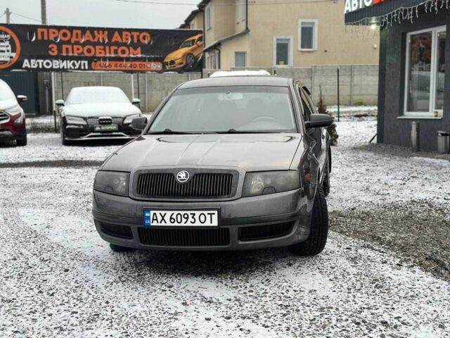 Серый Шкода Суперб, объемом двигателя 2 л и пробегом 299 тыс. км за 4400 $, фото 1 на Automoto.ua