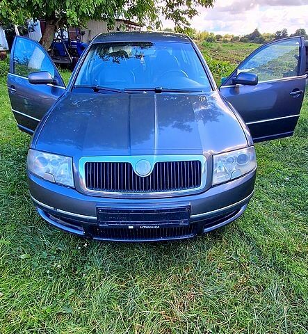 Серый Шкода Суперб, объемом двигателя 2.5 л и пробегом 360 тыс. км за 3000 $, фото 1 на Automoto.ua