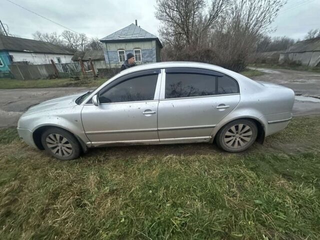 Сірий Шкода Суперб, об'ємом двигуна 2.5 л та пробігом 300 тис. км за 2498 $, фото 1 на Automoto.ua