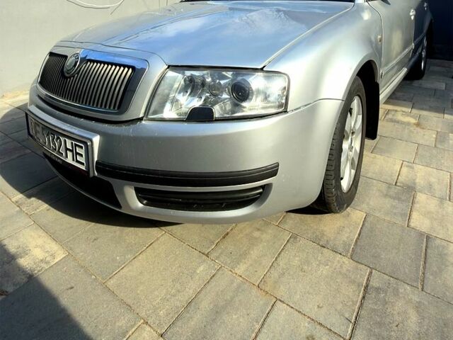 Серый Шкода Суперб, объемом двигателя 1.8 л и пробегом 275 тыс. км за 3500 $, фото 1 на Automoto.ua