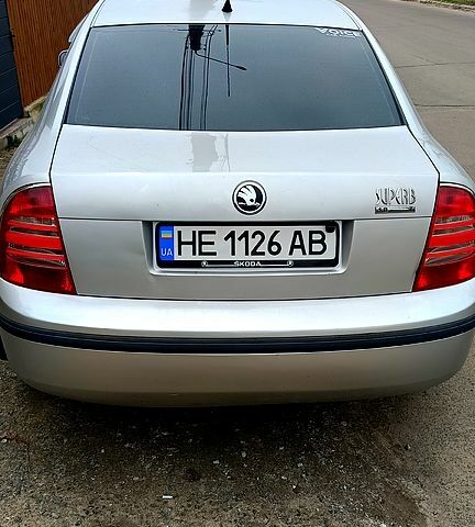 Серый Шкода Суперб, объемом двигателя 1.8 л и пробегом 267 тыс. км за 5200 $, фото 1 на Automoto.ua