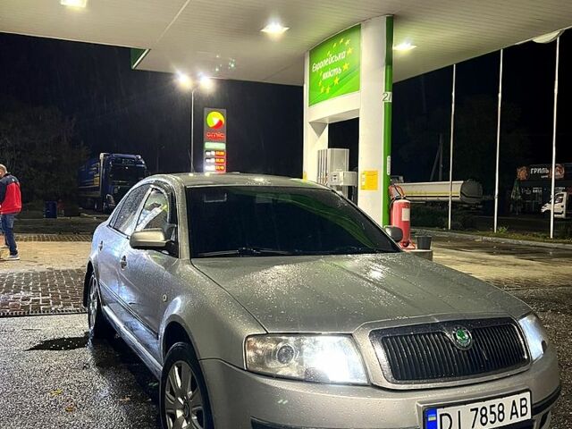 Серый Шкода Суперб, объемом двигателя 1.8 л и пробегом 320 тыс. км за 4500 $, фото 1 на Automoto.ua