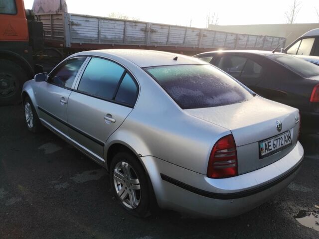 Серый Шкода Суперб, объемом двигателя 1.8 л и пробегом 892 тыс. км за 1991 $, фото 1 на Automoto.ua