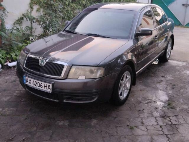 Серый Шкода Суперб, объемом двигателя 1.8 л и пробегом 223 тыс. км за 5600 $, фото 1 на Automoto.ua