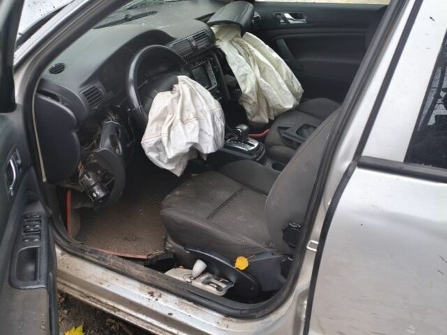 Серый Шкода Суперб, объемом двигателя 2 л и пробегом 360 тыс. км за 1000 $, фото 1 на Automoto.ua