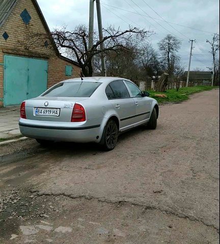 Сірий Шкода Суперб, об'ємом двигуна 1.8 л та пробігом 330 тис. км за 5300 $, фото 1 на Automoto.ua