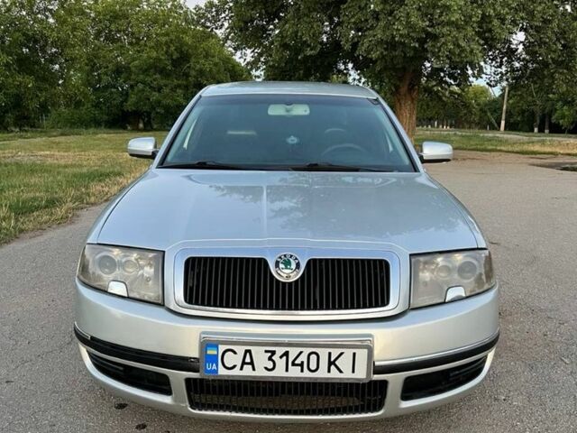 Серый Шкода Суперб, объемом двигателя 1.9 л и пробегом 482 тыс. км за 5100 $, фото 1 на Automoto.ua